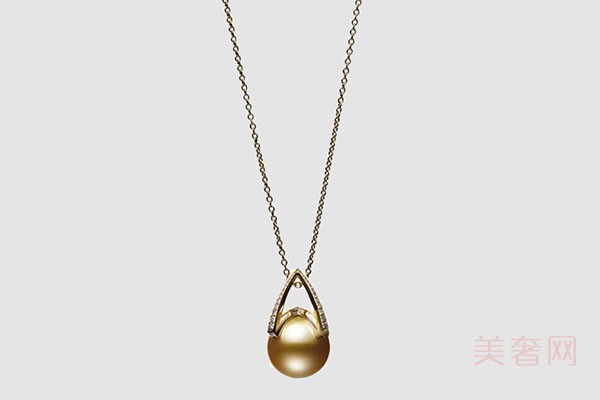 上图为御木本MIKIMOTO M COLLECTION PYP01803GK珍珠钻石项链